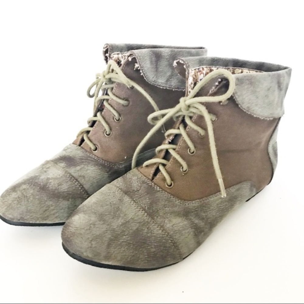 Nature Breeze Gray and Brown Ankle Boots